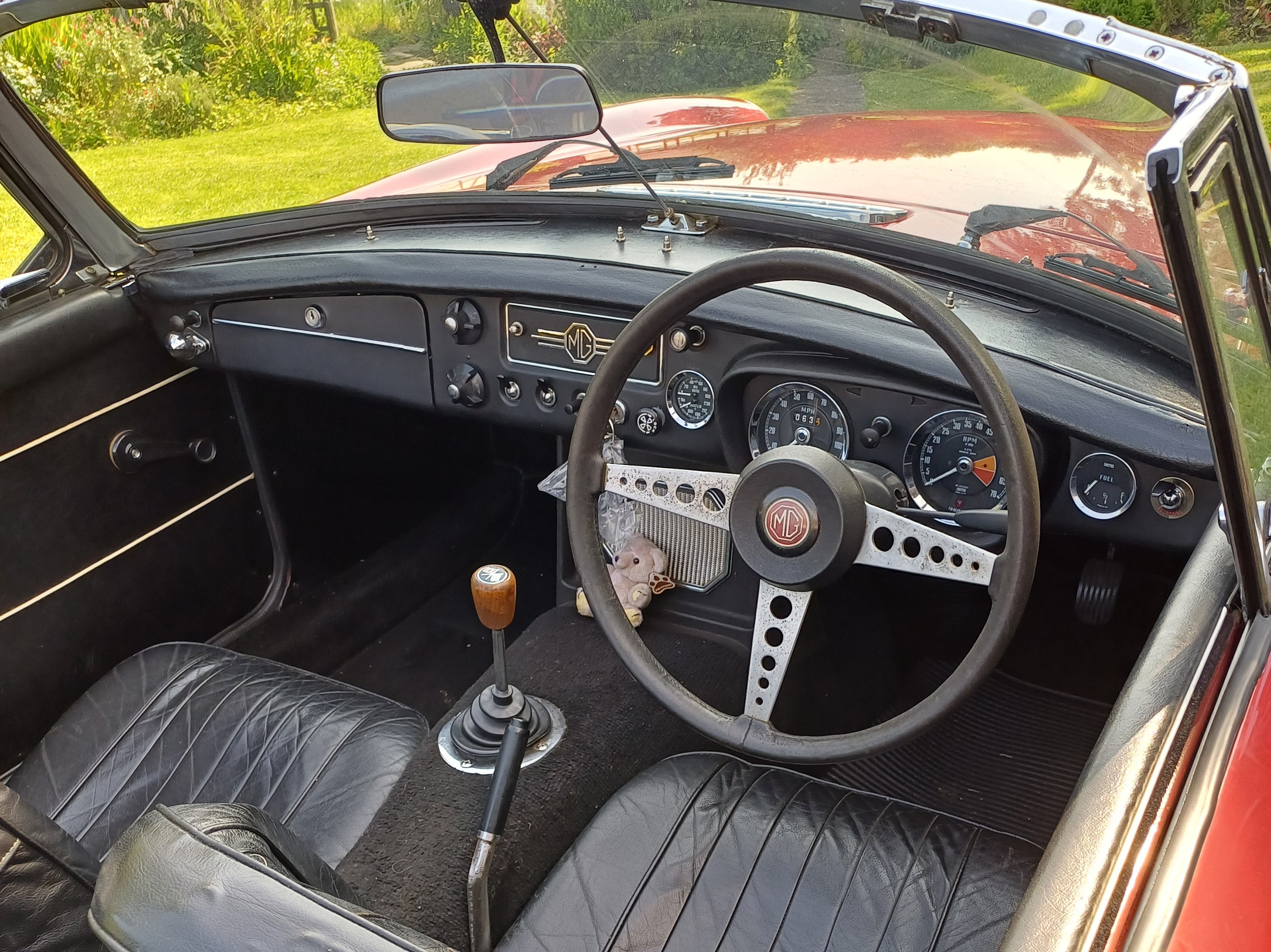 MGB1970-Cabin MGB1970-Cabin.jpg